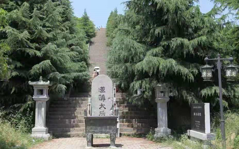 西安霸陵墓園新區(qū)圖片，群山環(huán)抱中,價格實惠