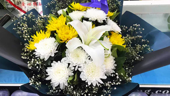鮮花祭祀是一種為了表達哀悼、惋惜、懷念