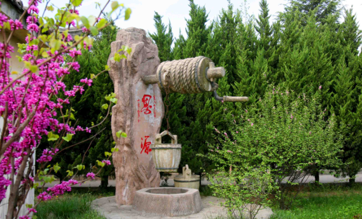 西安鳳棲山墓園北區(qū)可乘坐405、415路公交車抵達